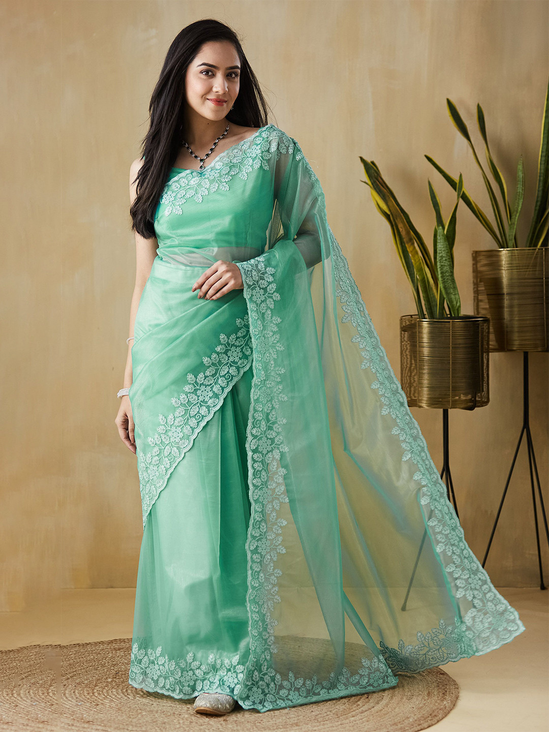 

RACHNA Embroidered Net Saree, Sea green