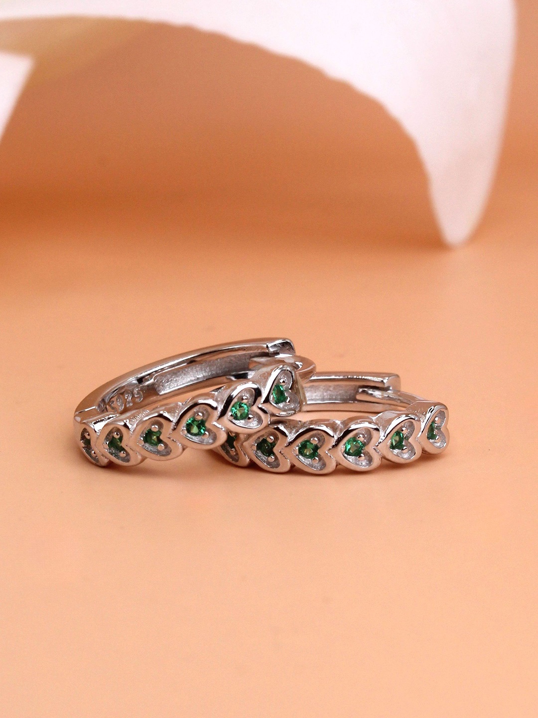 

DEVASHREE 925 Silver Rhodium-Plated Emerald CZ Studded Heart Huggie Shaped Hoop Earrings