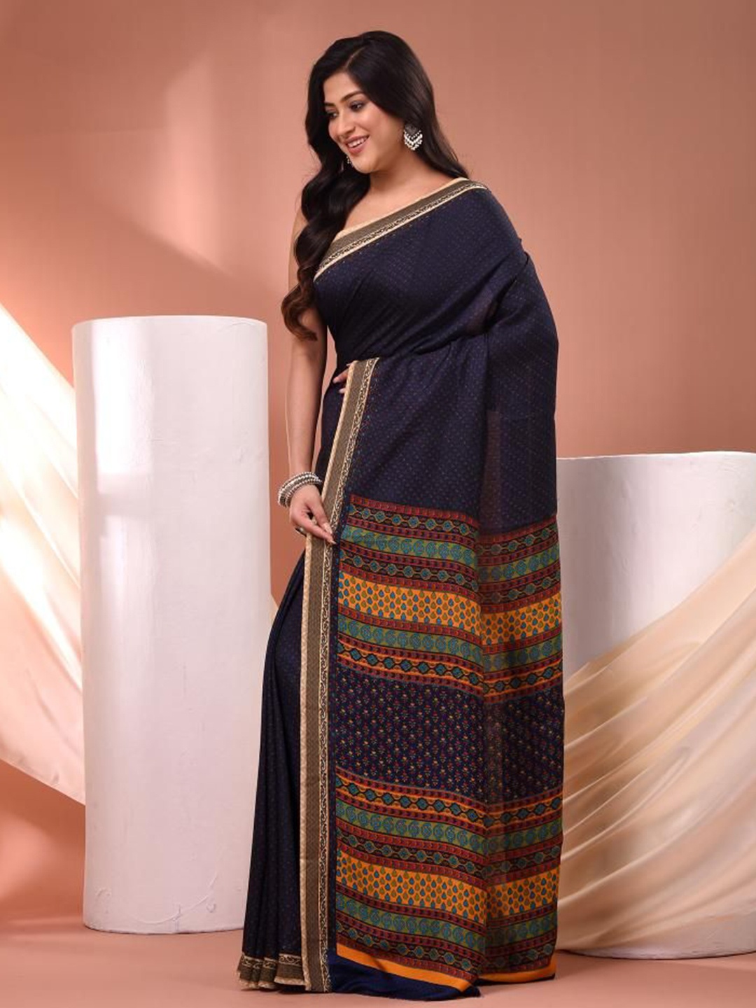 

VIBHAVARI Floral Silk Blend Saree, Blue