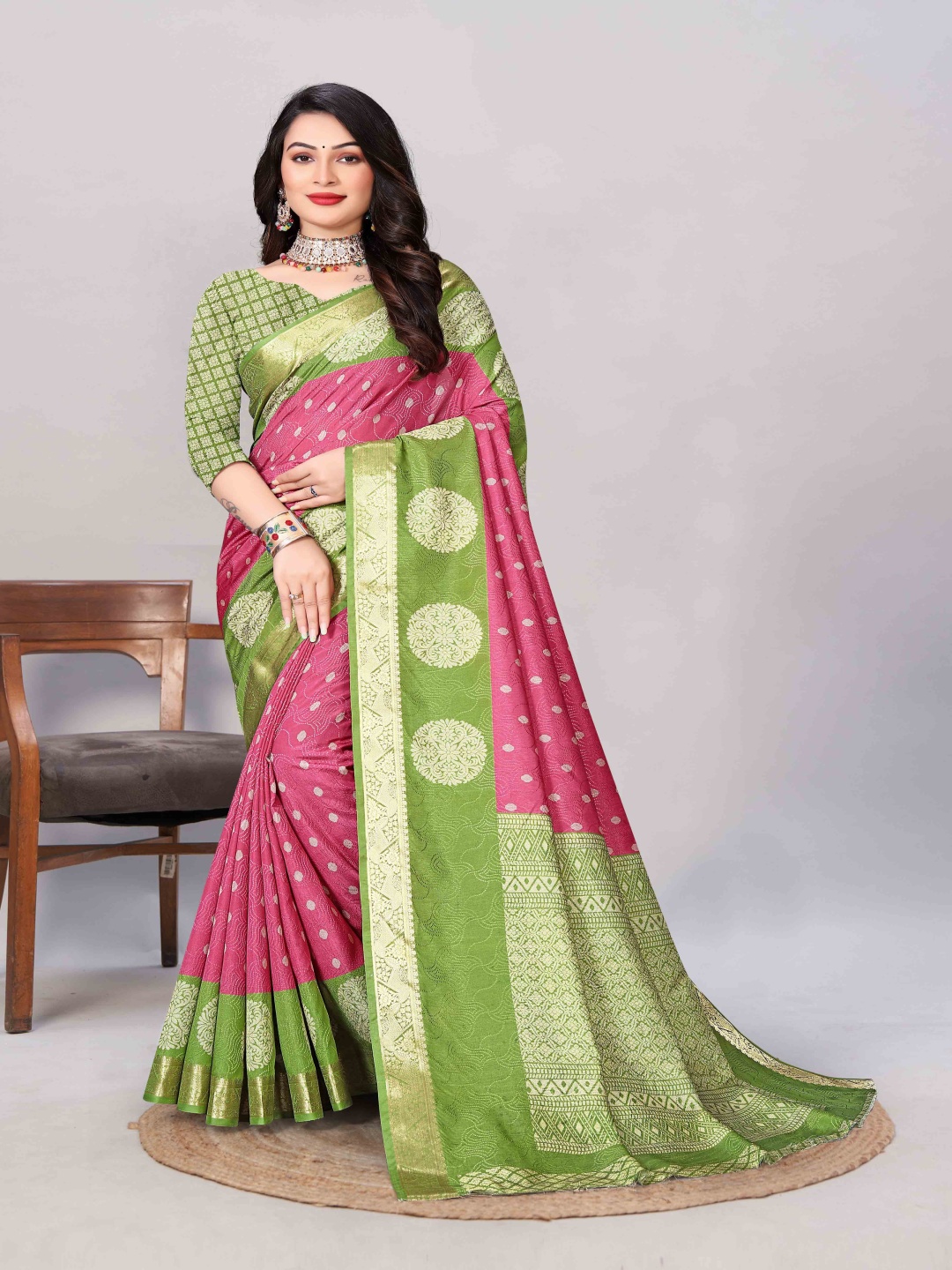 

A.V.M. SILK MILLS Women Ethnic Motifs Zari Pure Crepe Saree, Rose