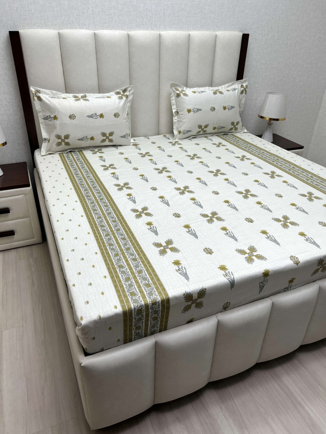 

Pure Decor Royal Passion Beige Printed Cotton 230 TC Queen Bedsheet Set 2.28m x 2.54m