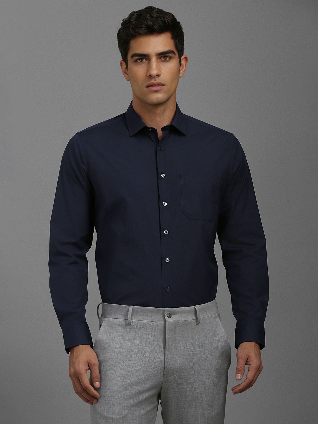 

Louis Philippe Men Slim Fit Spread Collar Solid Cotton Formal Shirt, Navy blue