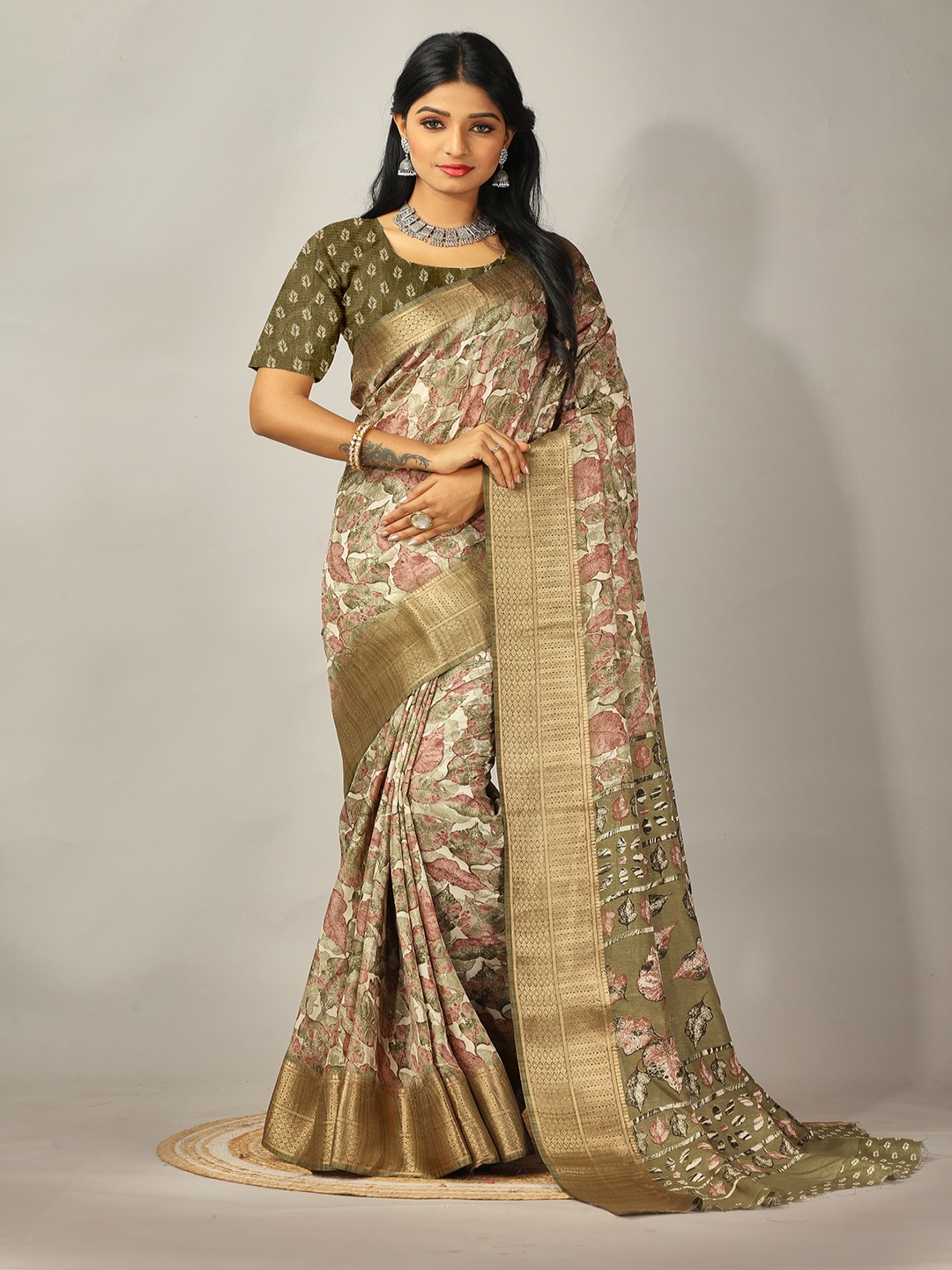 

A.V.M. SILK MILLS Floral Printed Zari Saree, Green