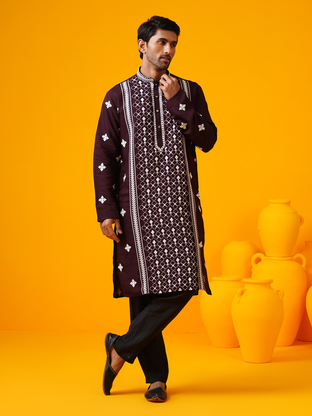 

SOJANYA LUXE Floral Embroidered Sequinned Mandarin Collar Straight Kurta, Burgundy