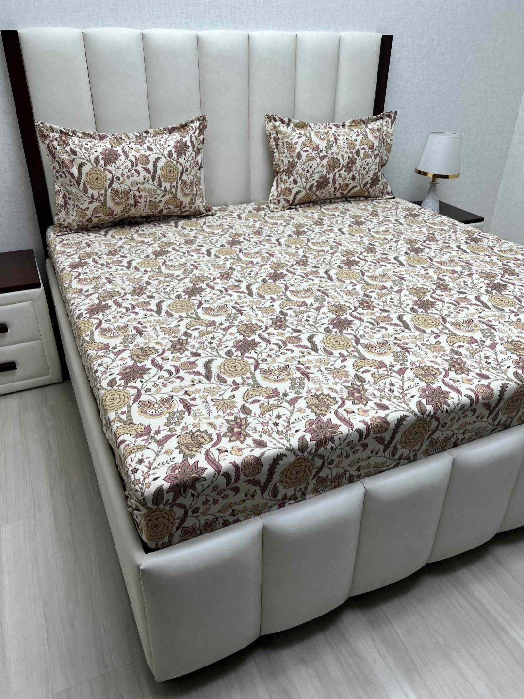 

Pure Decor Royal Passion White Printed Pure Cotton 350TC Queen Bedsheet Set 2.28m x 2.54m