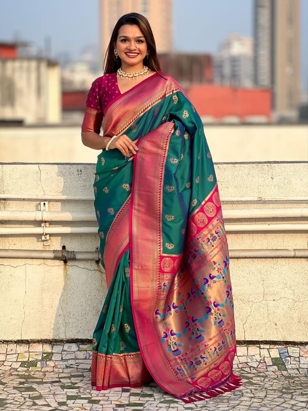 

Suha Woven Design Zari Saree, Green