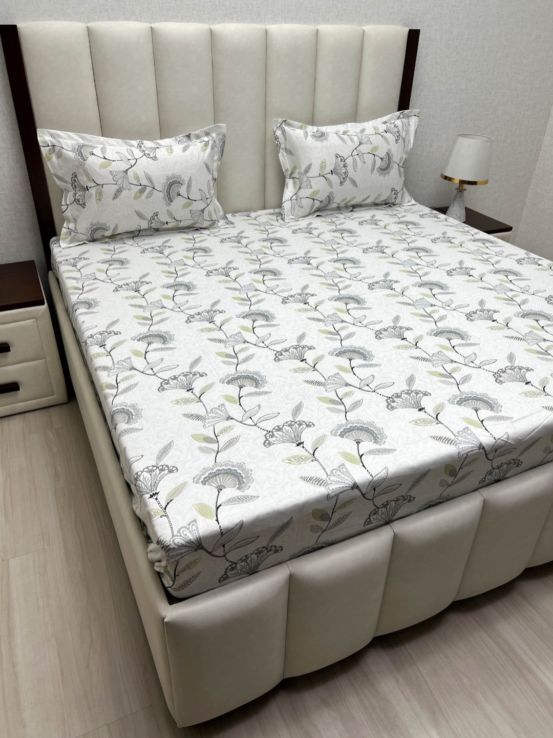 

Pure Decor Royal Passion White Printed Pure Cotton 250 TC Queen Bedsheet 2.28 m x 2.54 m
