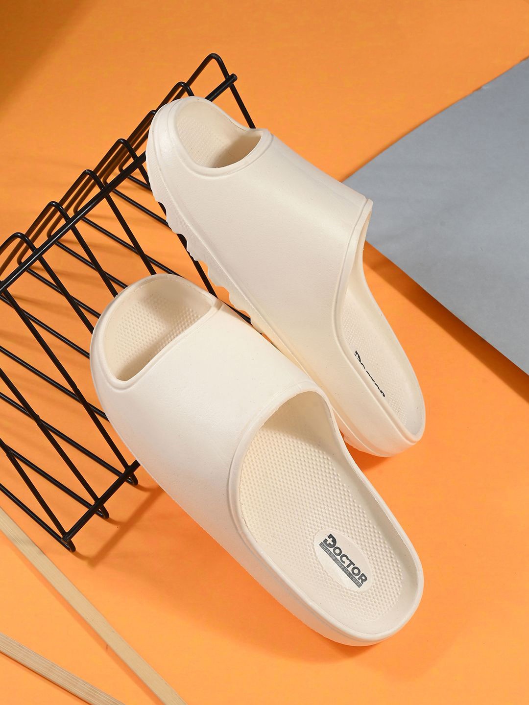 

DOCTOR HEALTH SUPER SOFT Women Sliders, Cream