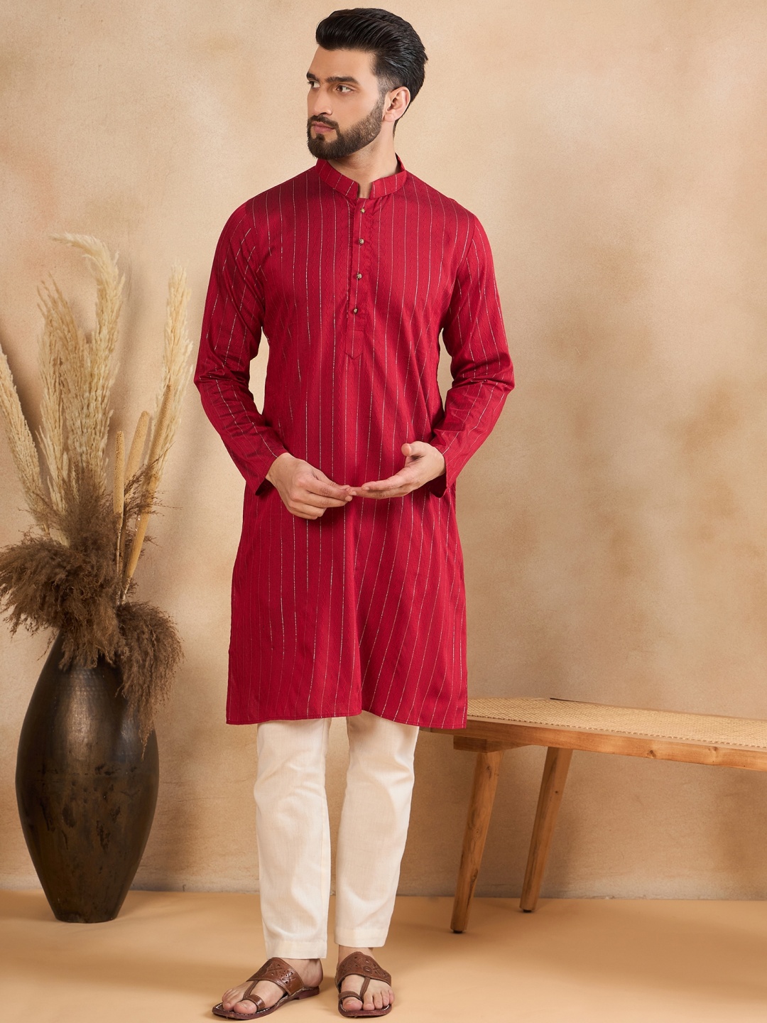 

SWAGG INDIA Geometric Woven Design Mandarin Collar Straight Kurta, Red