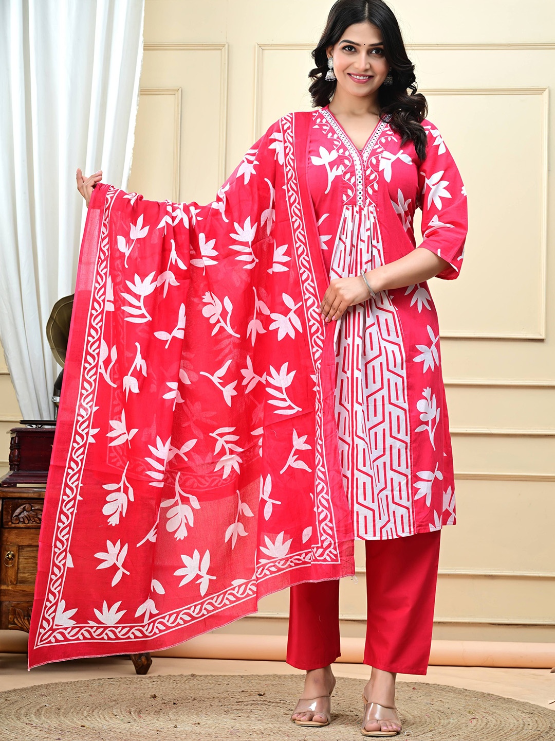 

RETCAP Floral Printed Saganeri Printend Pure Cotton Anarkali Kurta with Trousers & Dupatta, Fuchsia