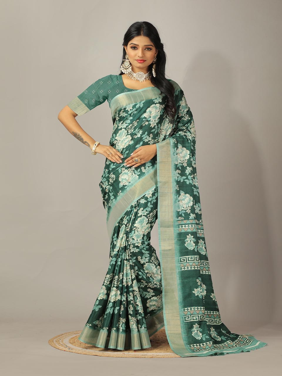 

A.V.M. SILK MILLS Floral Printed Zari Pure Crepe Saree, Green