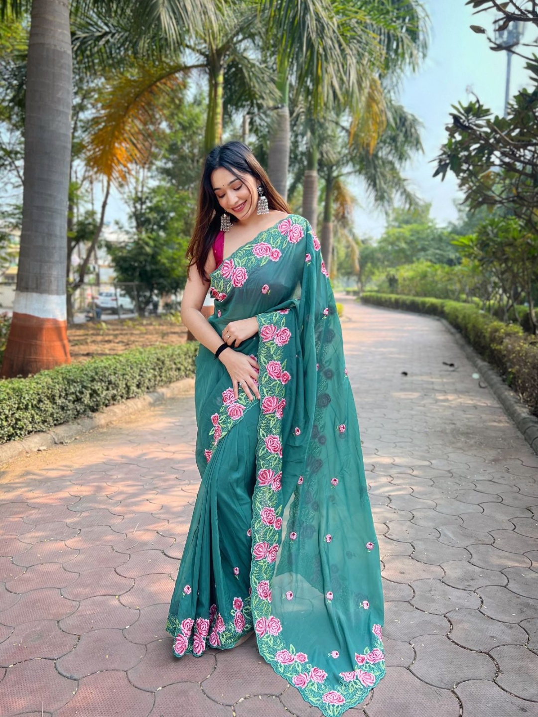

ODETTE Ethnic Motifs Embroidered Organza Saree, Green
