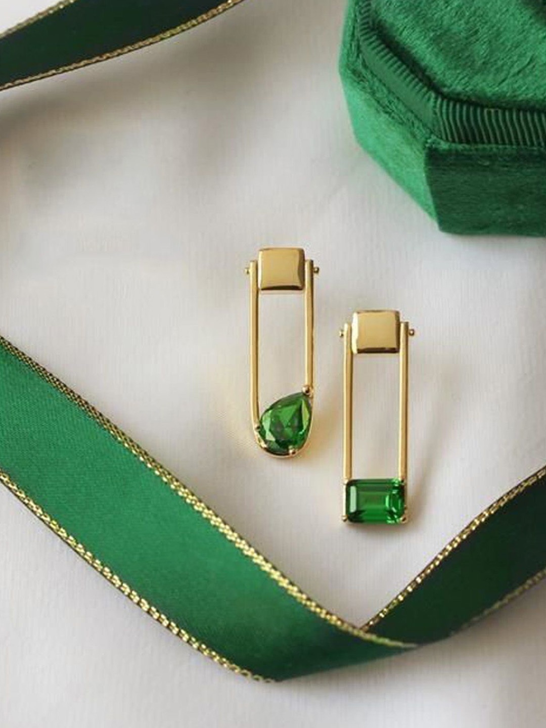 

Just Lil Things Contemporary Studs, Gold