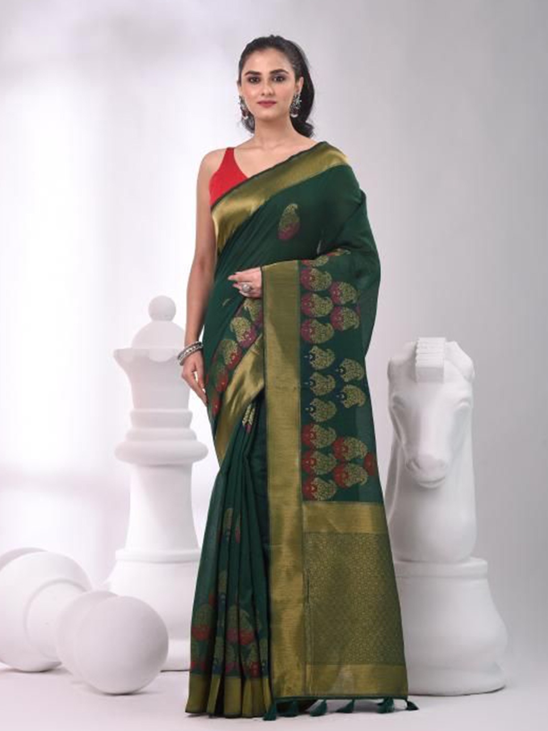

VIBHAVARI Woven Design Zari Saree, Green