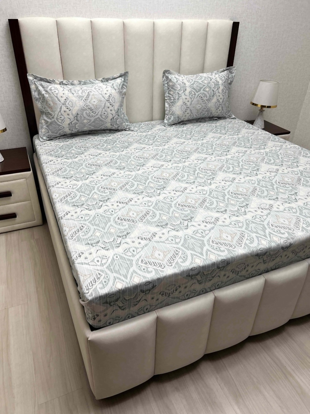 

Pure Decor Grey & White Ethnic Motifs Queen Bedsheet with 2 Pillow Covers
