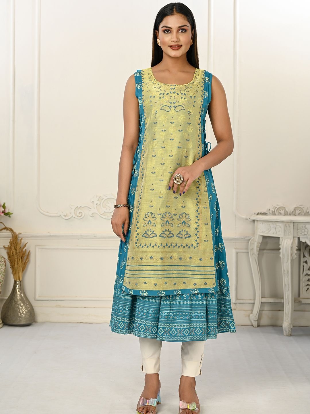 

Krimmple Women Ethnic Motifs Printed Sleeveless Kurta, Green
