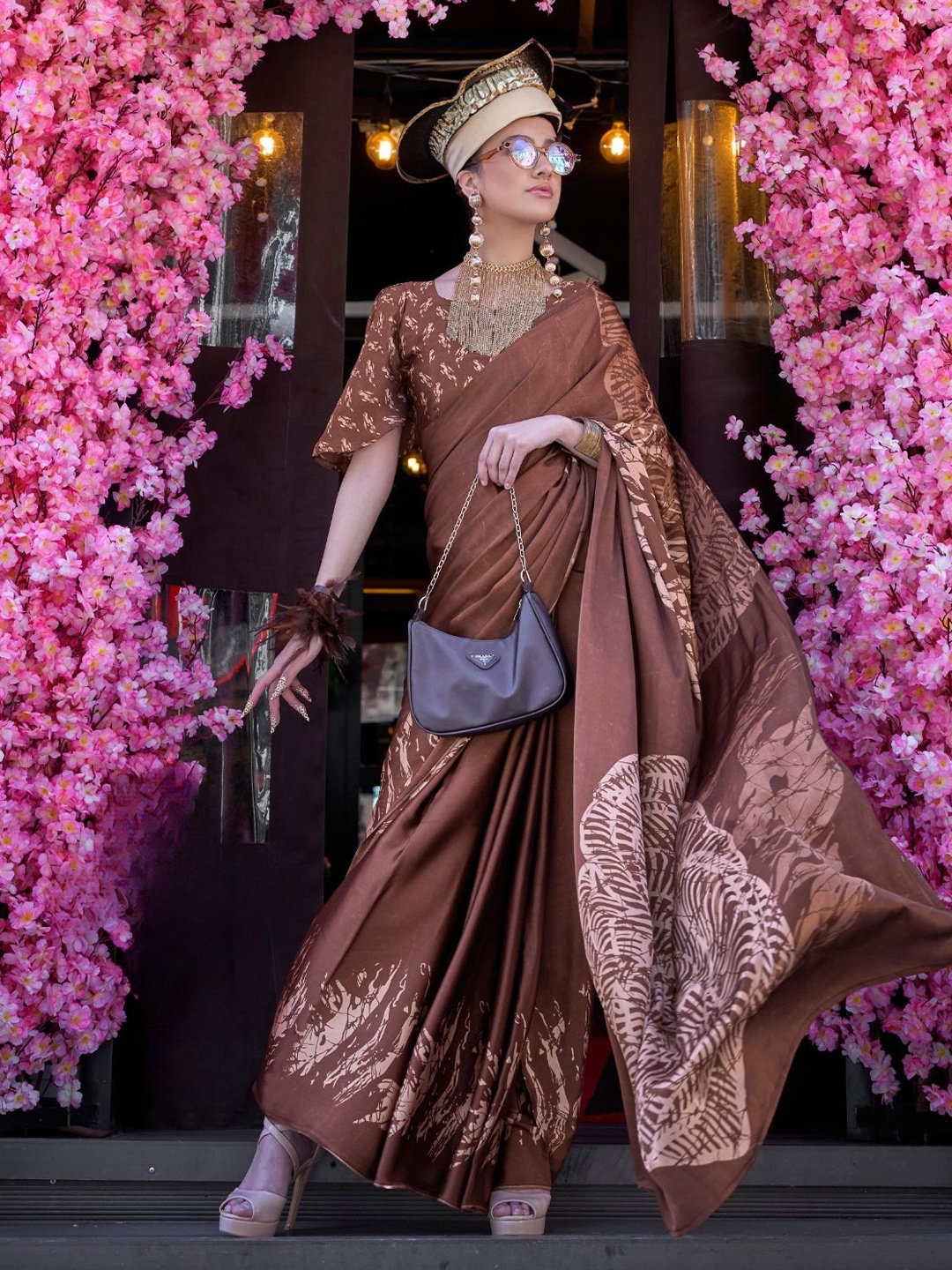 

BLENDIFY Women Abstract Printed Satin Saree, Coffee brown