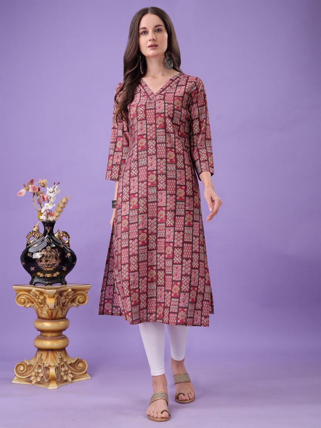 

Tikhi Imli Floral Printed V-Neck Straight Kurta, Magenta