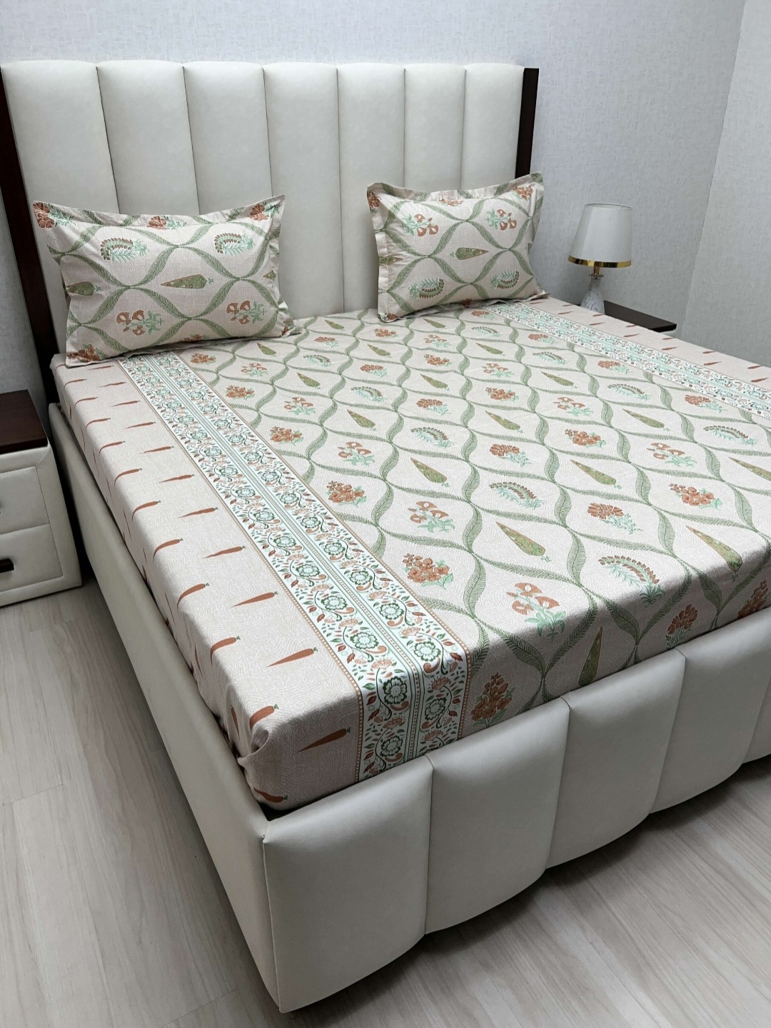 

Pure Decor Royal Passion Cream 300 TC Pure Cotton Queen Bedsheet Set 2.28 m x 2.54 m