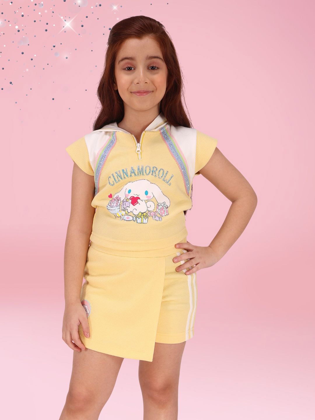 

CUTECUMBER Girls Printed Hooded Top With Shorts, Yellow