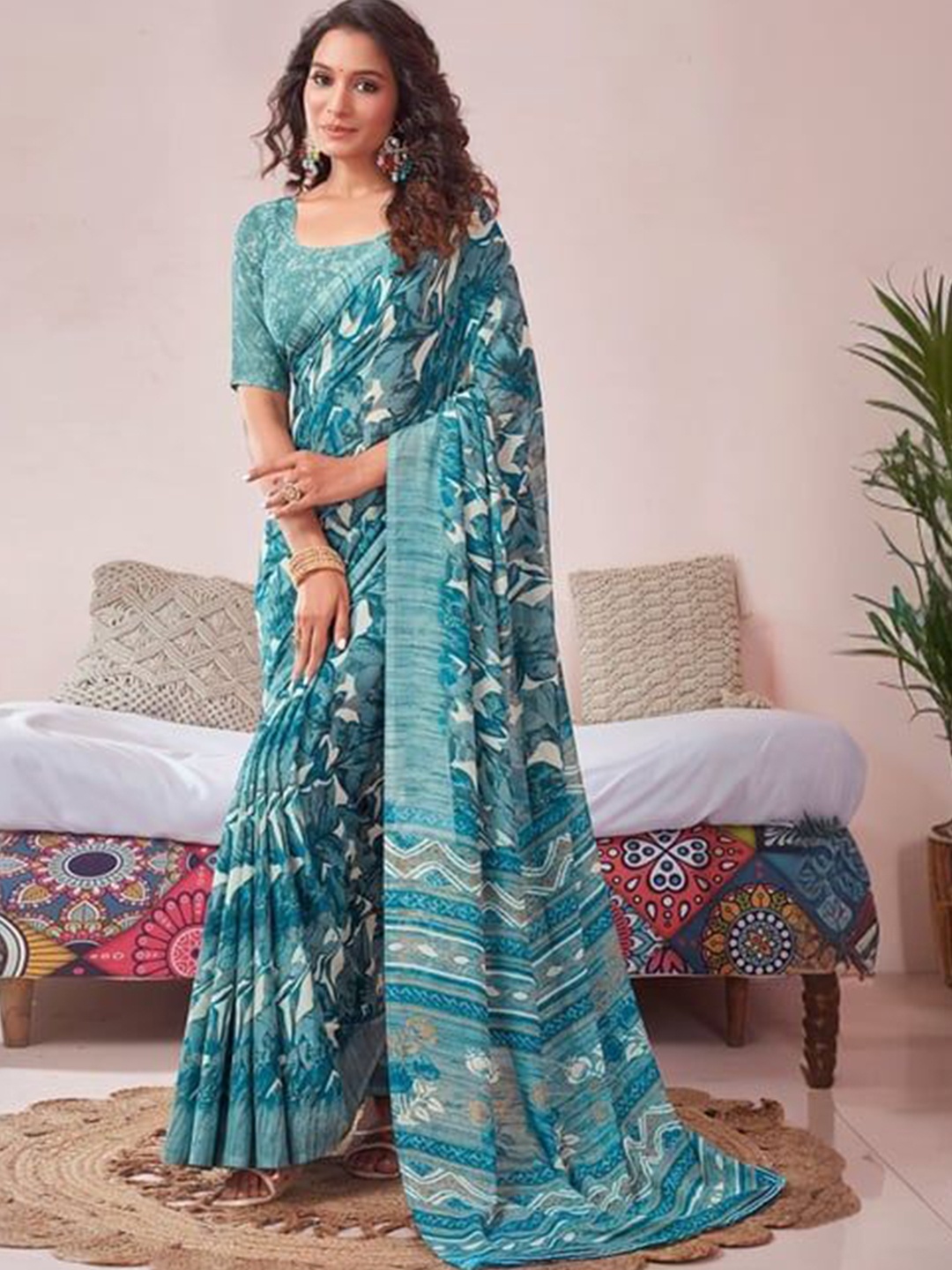 

HERE&NOW Floral Poly Georgette Saree, Turquoise blue