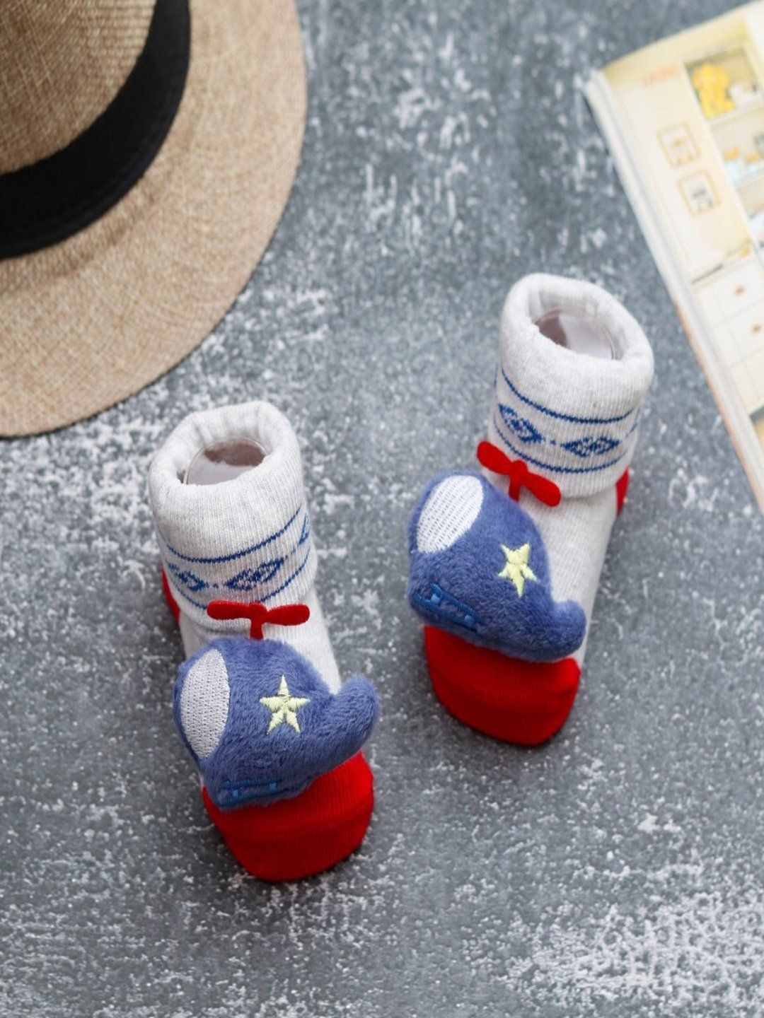 

Yellow Bee Infant Boys Printed Cotton Ankle Length Socks, White