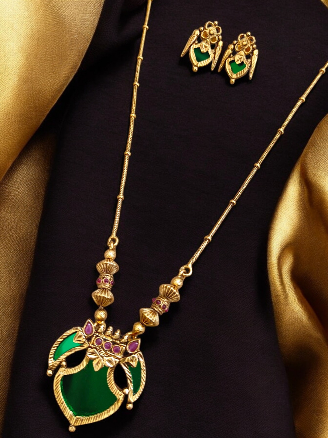 

Pihtara Jewels Gold-Plated Stone Studded & Beaded Jewellery Set