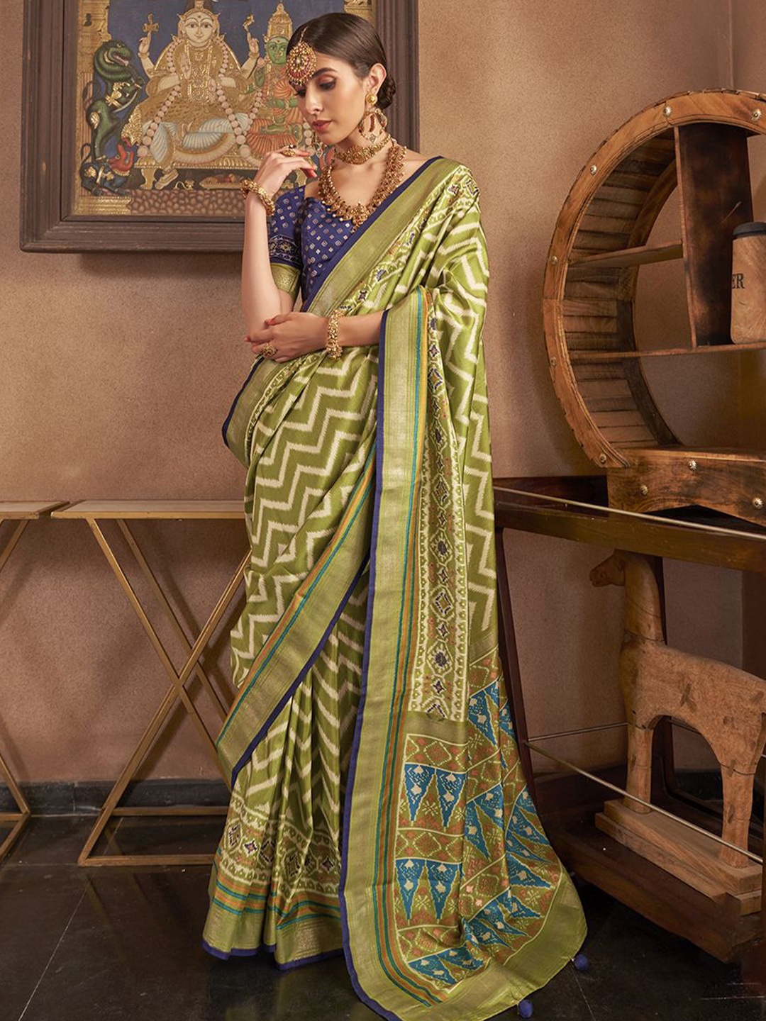 

AVANSHEE Ethnic Motifs Zari Saree with Unstitched Blouse Piece., Green