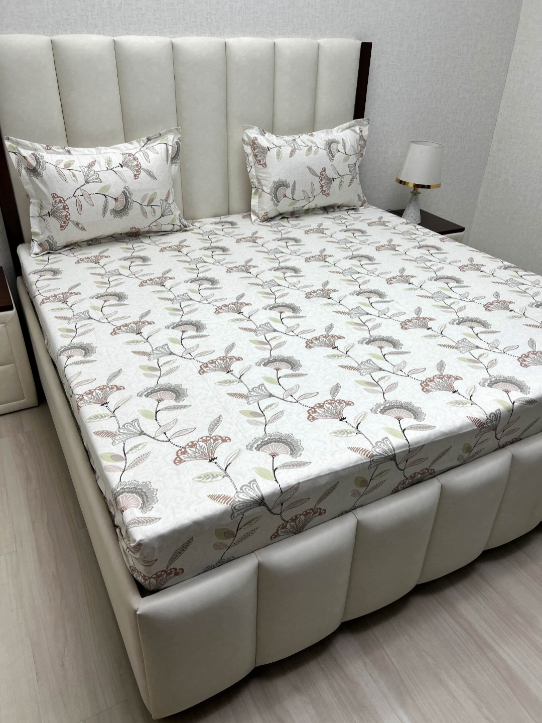 

Pure Decor Royal Passion White Floral 260 TC Pure Cotton Queen Bedsheet 2.28 m x 2.54 m