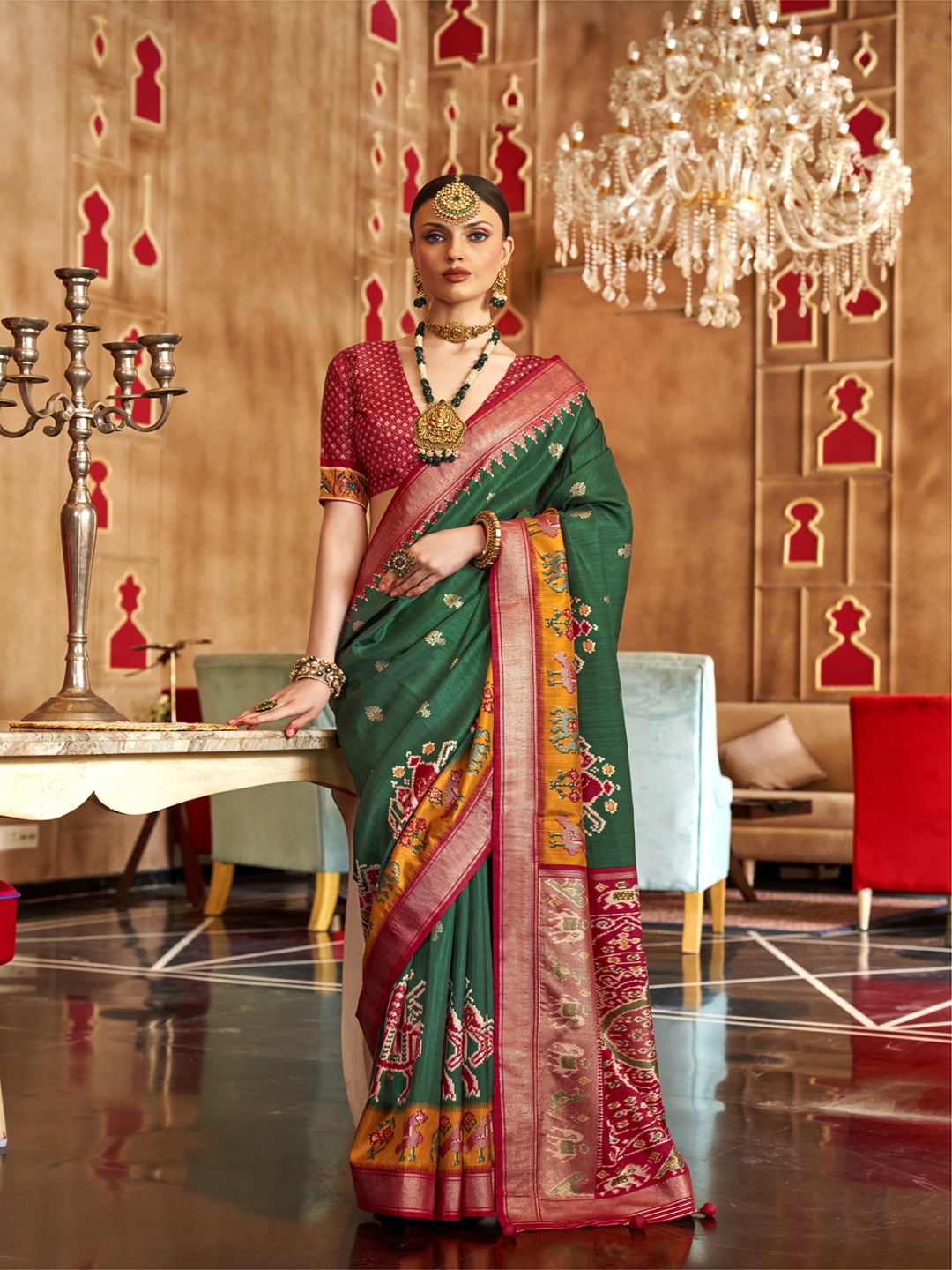 

AVANSHEE Ethnic Motifs Printed Saree, Green