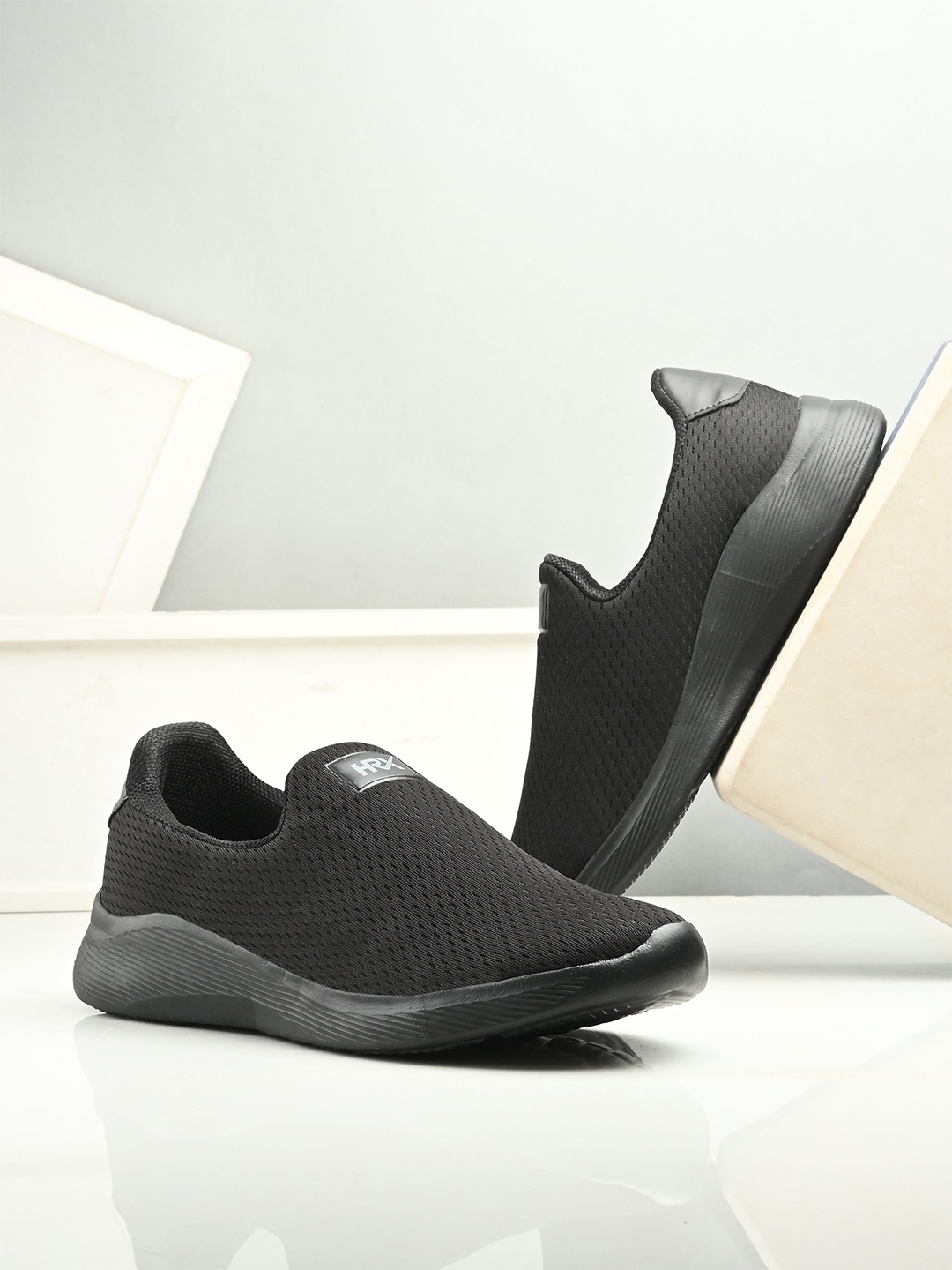 

HRX by Hrithik Roshan Men Mesh Walking Non-Marking Shoes, Black
