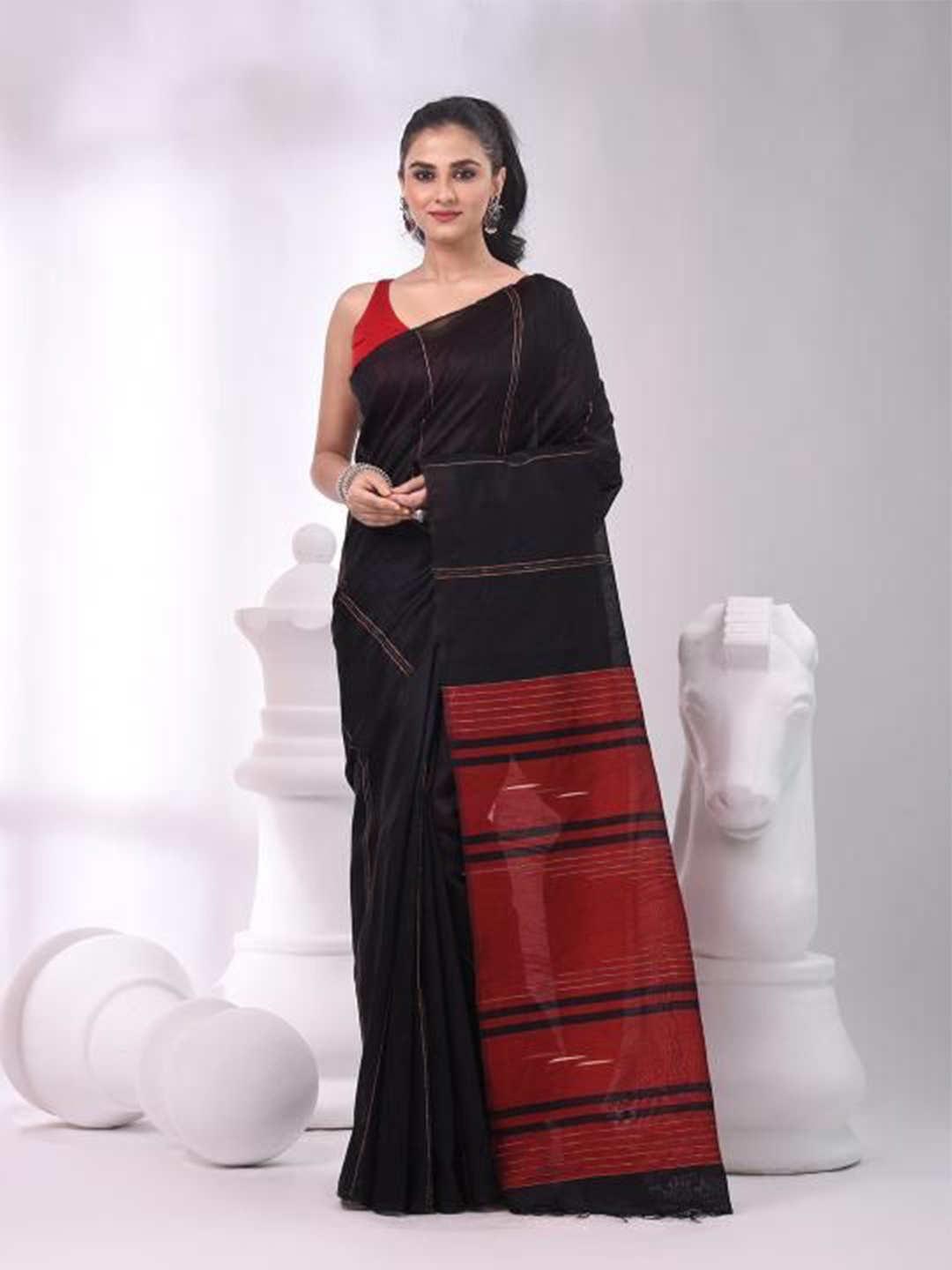 

VIBHAVARI Striped Zari Silk Blend Saree, Black