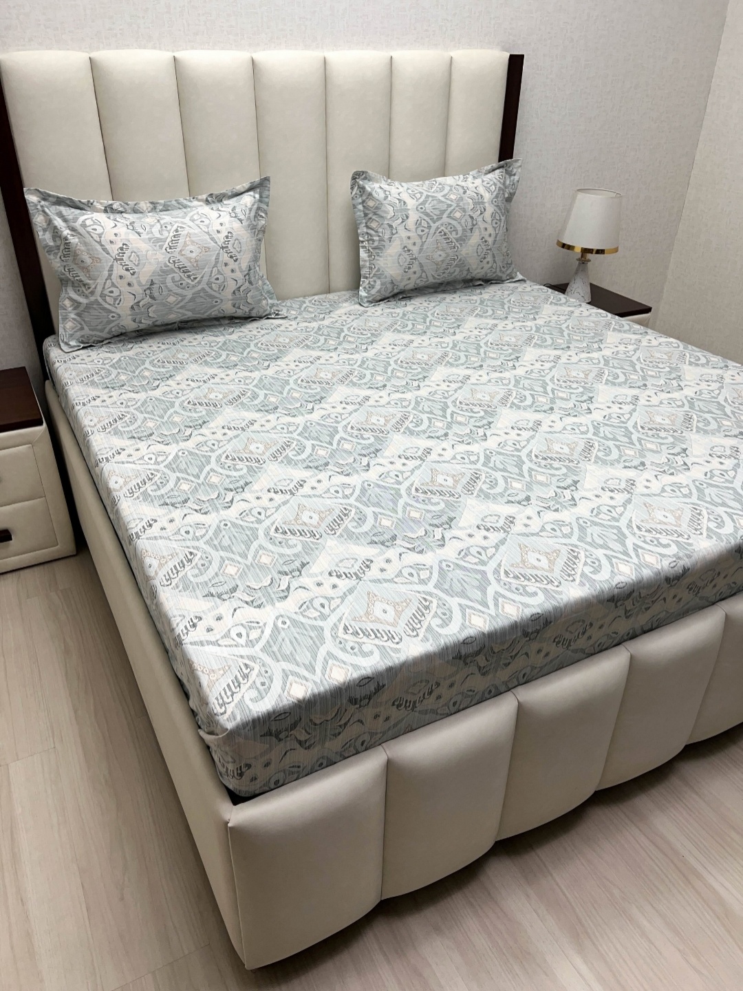 

Pure Decor Grey & White Printed 260 TC Queen Bedsheet Sets 2.28 m x 2.54 m