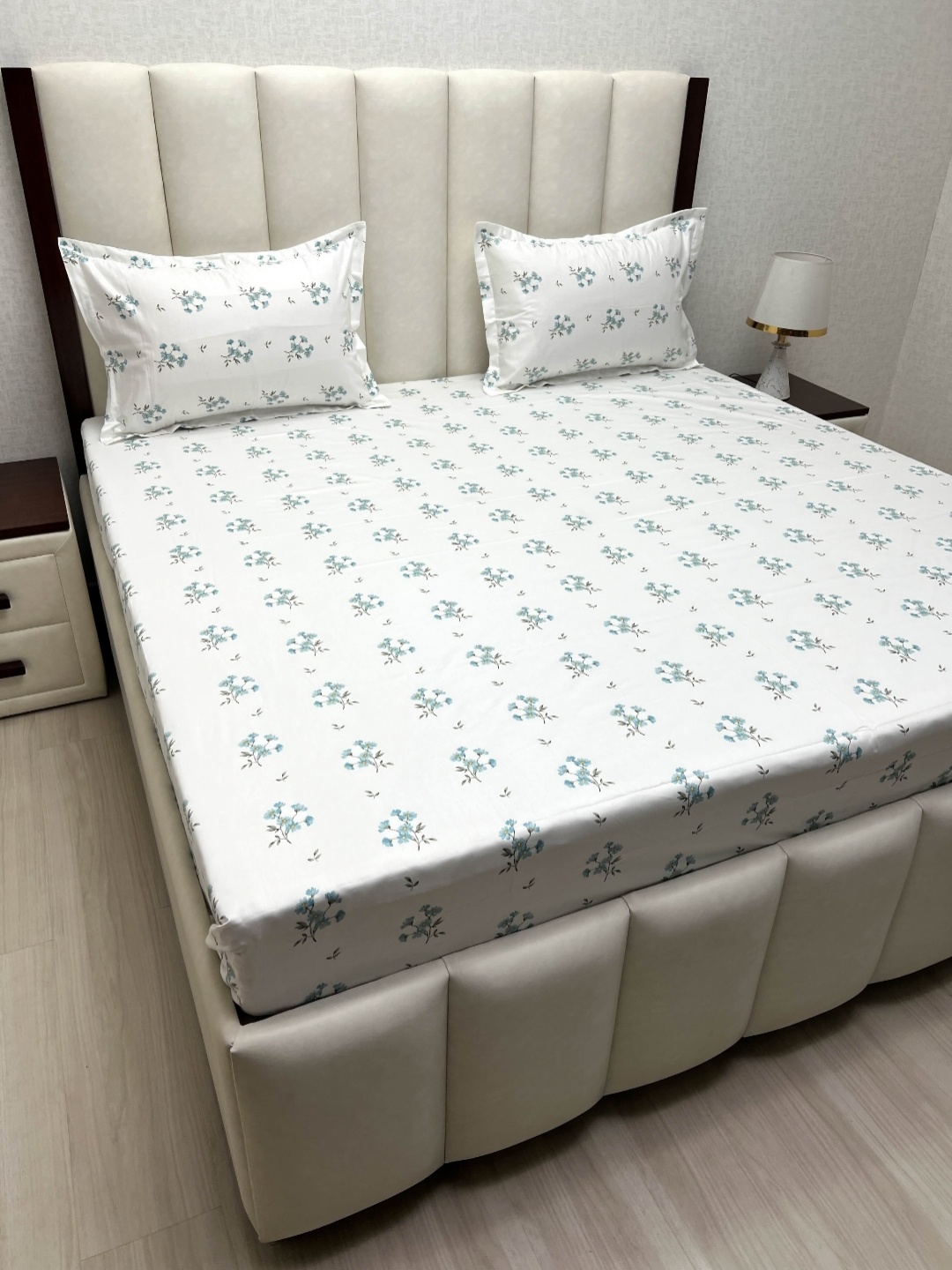 

Pure Decor Royal Passion White Printed Pure Cotton 230TC Queen Bedsheet Sets 2.28m x 2.54m