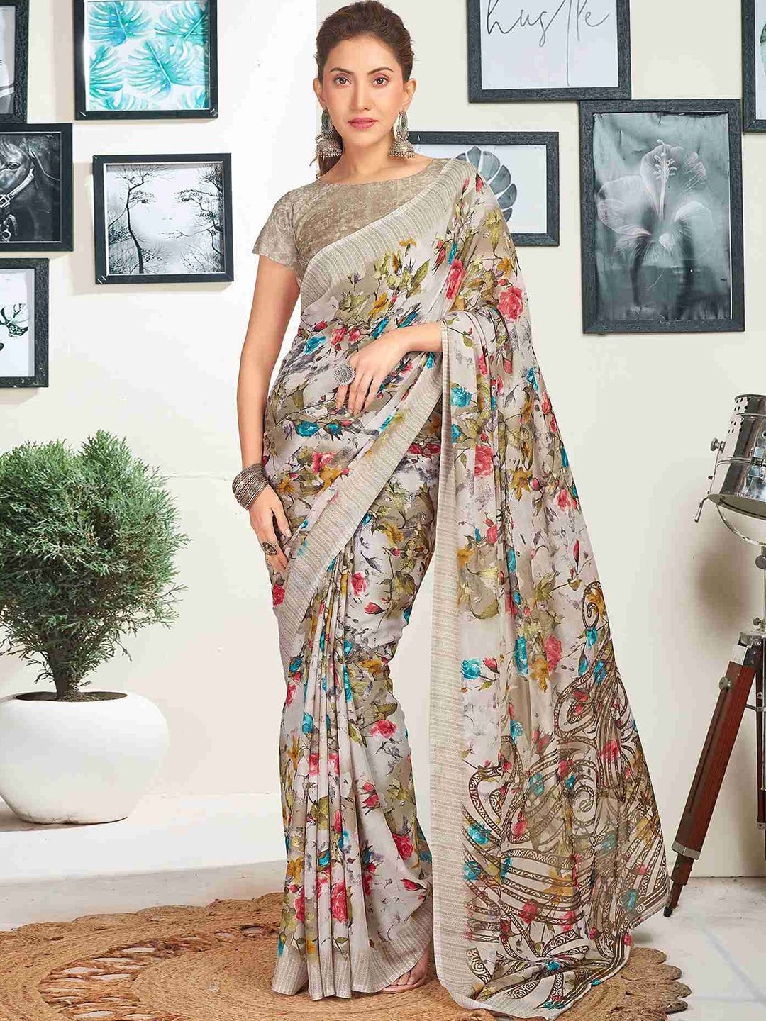 

HERE&NOW Floral Poly Georgette Saree, Beige