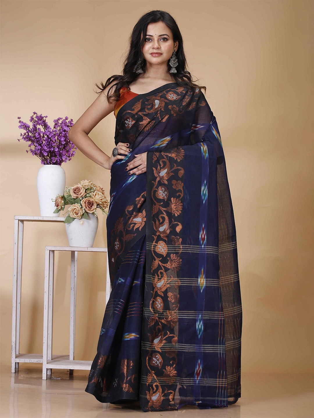 

SRILOK Woven Design Pure Cotton Taant Saree, Navy blue