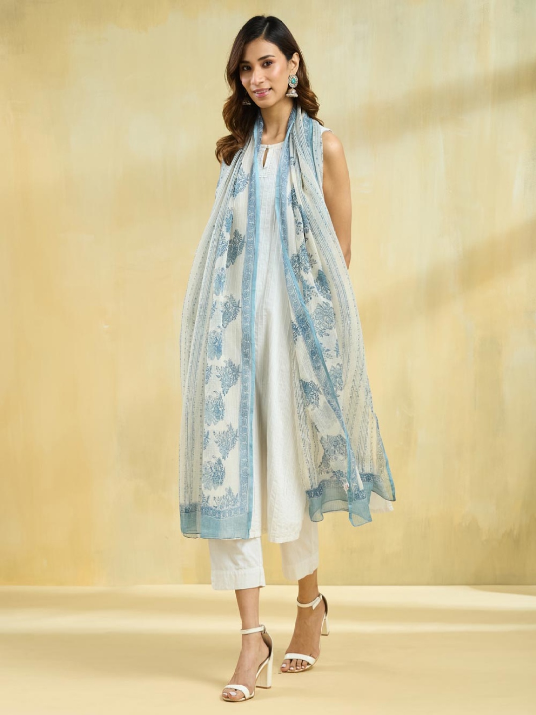 

Fabindia Floral Printed Block Print Technique Cotton Silk Dupatta, White