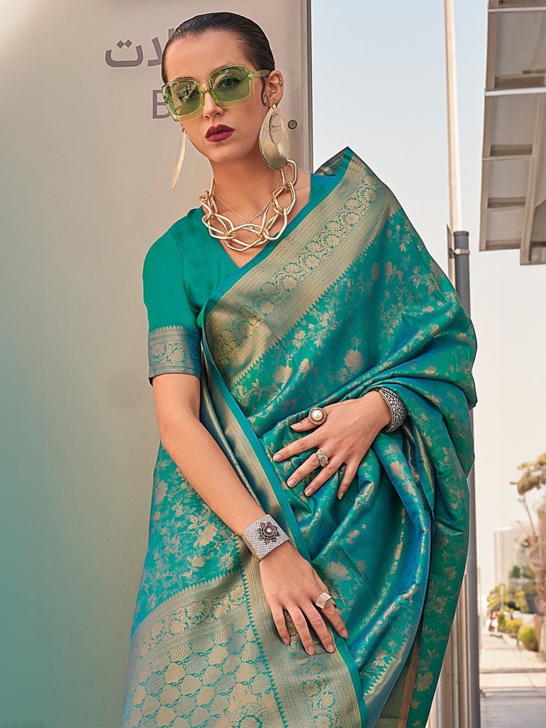 

BLENDIFY Woven Design Zari Silk Blend Banarasi Saree, Green