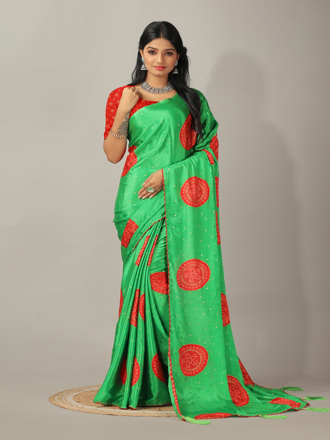 

A.V.M. SILK MILLS Bandhani Printed Pure Crepe Saree, Green