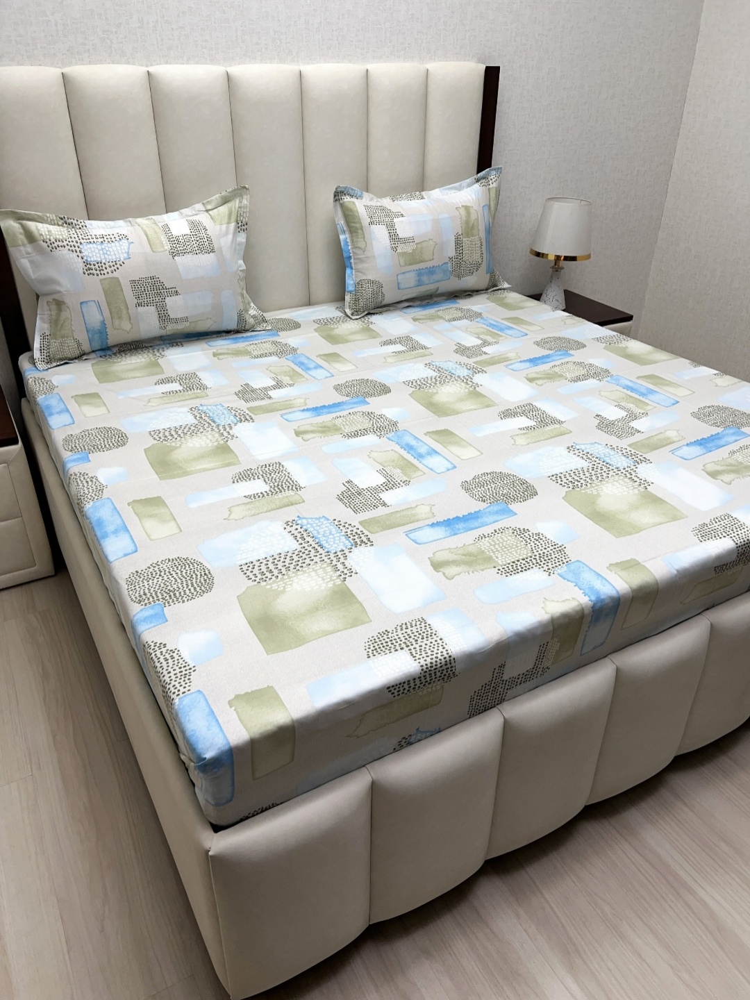 

Pure Decor Royal Passion White Printed Cotton 300 TC Queen Bedsheet Set 2.28 m x 2.54 m