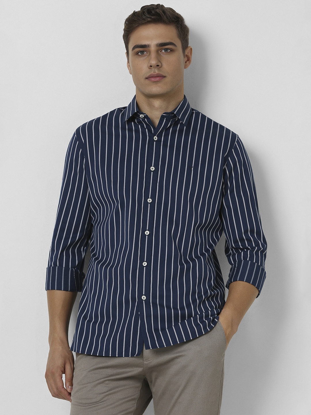 

Van Heusen Sport Men Vertical Striped Slim Fit Cotton Casual Shirt, Navy blue