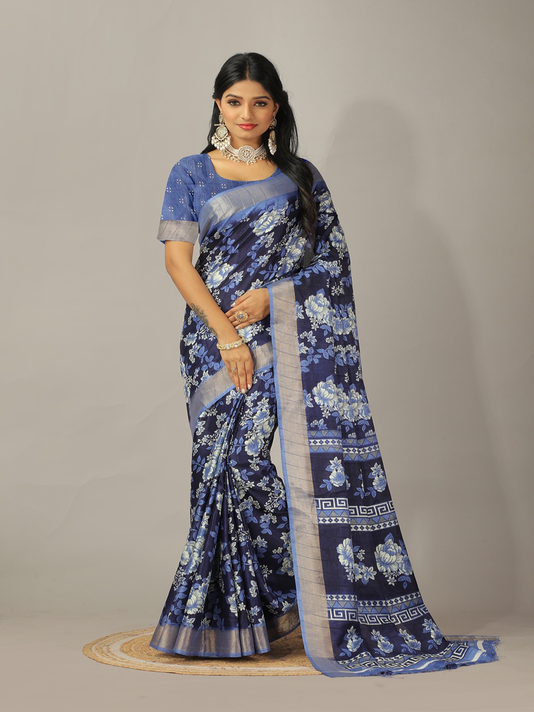 

A.V.M. SILK MILLS Floral Printed Zari Pure Crepe Saree, Navy blue
