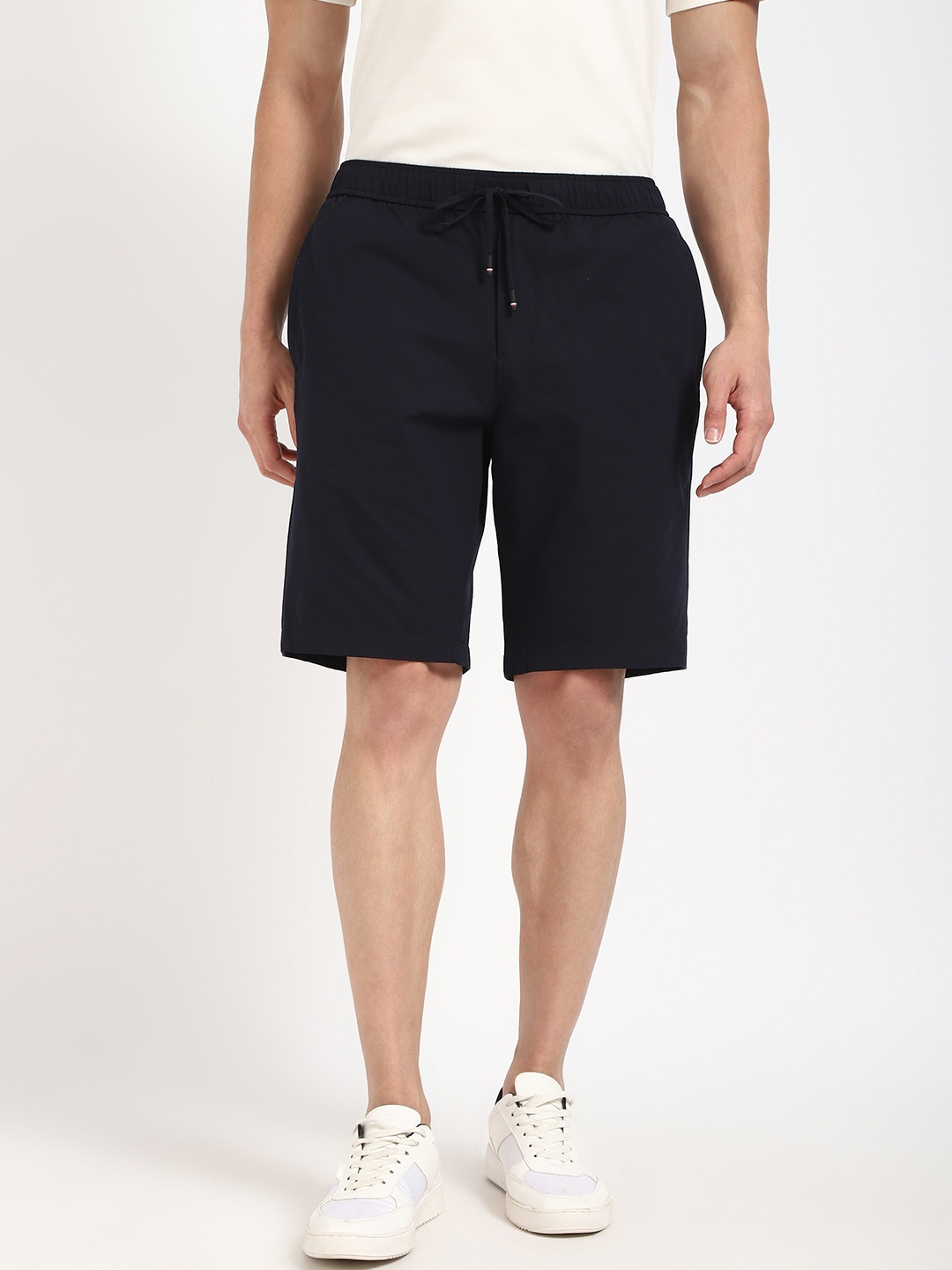 

Tommy Hilfiger Men Regular Fit Mid-Rise Shorts, Navy blue