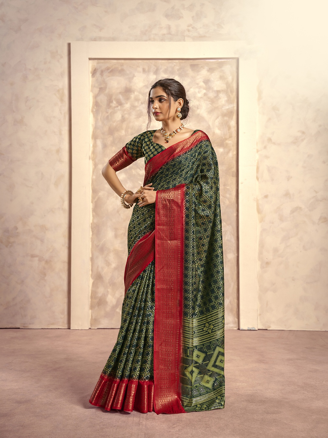 

AVANSHEE Printed Zari Woven Design Saree, Green