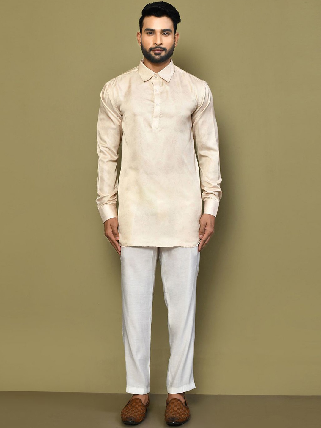 

Arihant Rai Sinha Men Regular Kurta with Trousers, Beige