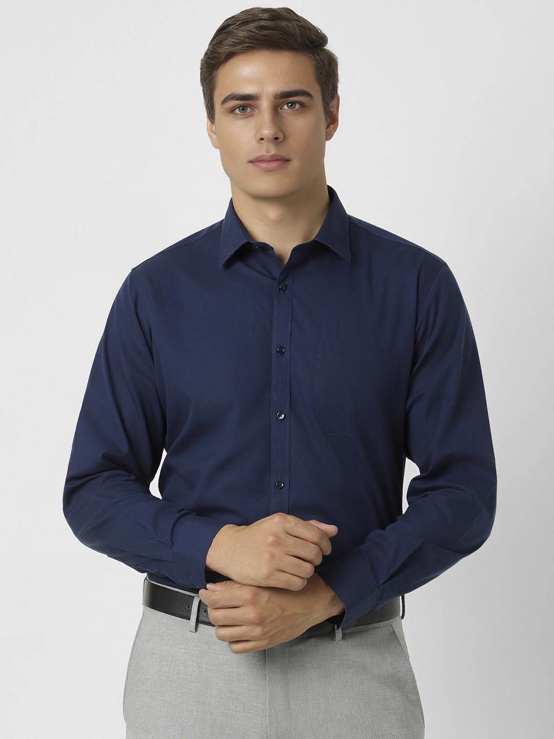 

Van Heusen Men Spread Collar Solid Cotton Formal Shirt, Navy blue