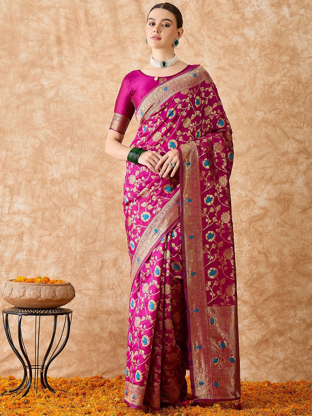 

DEVATITHI Ethnic Motifs Zari Silk Blend Banarasi Saree, Magenta