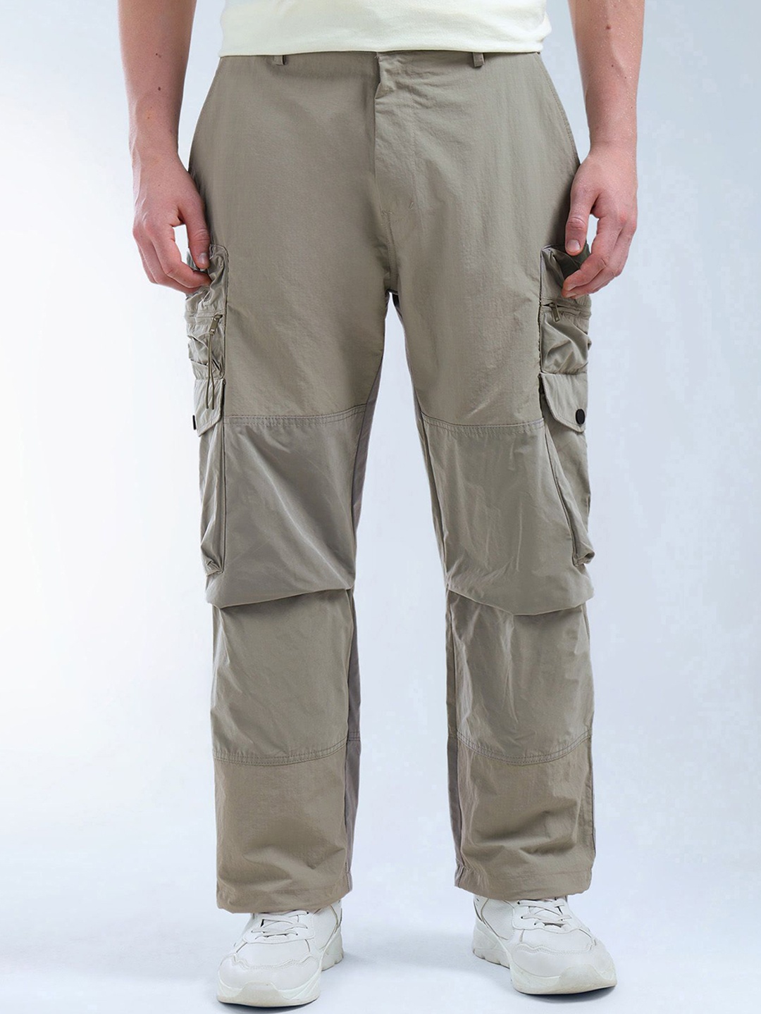 

Flying Machine Solid Mid Rise Relaxed Fit Trousers, Khaki