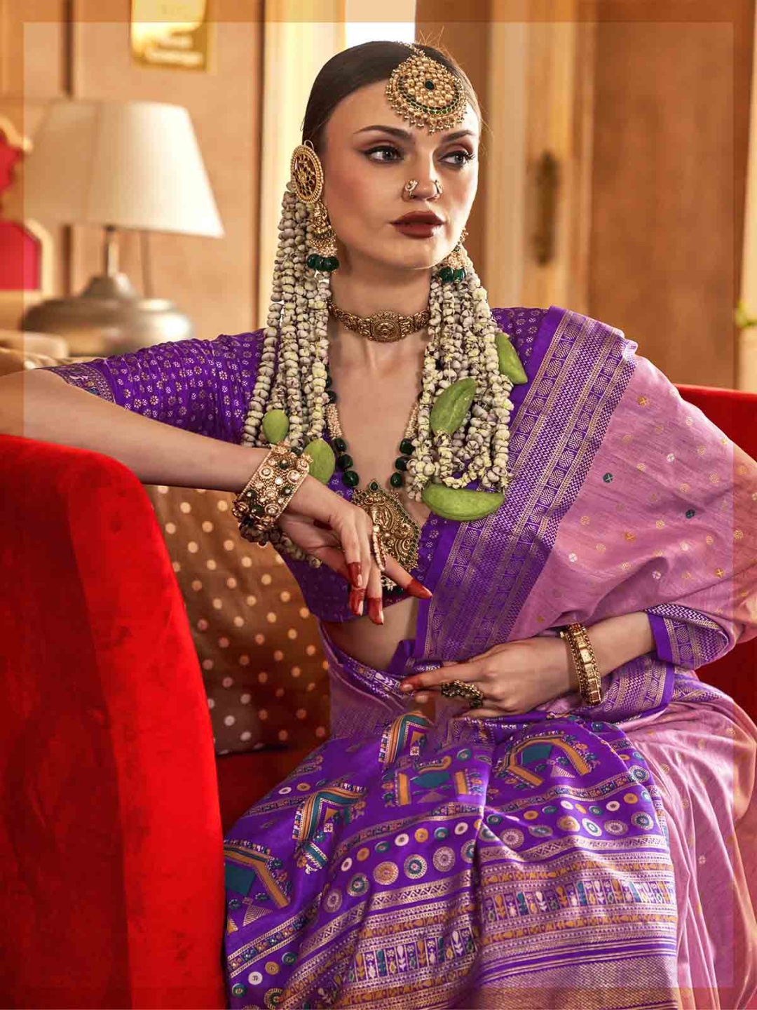 

AVANSHEE Ethnic Motifs Zari Silk Blend Saree, Purple