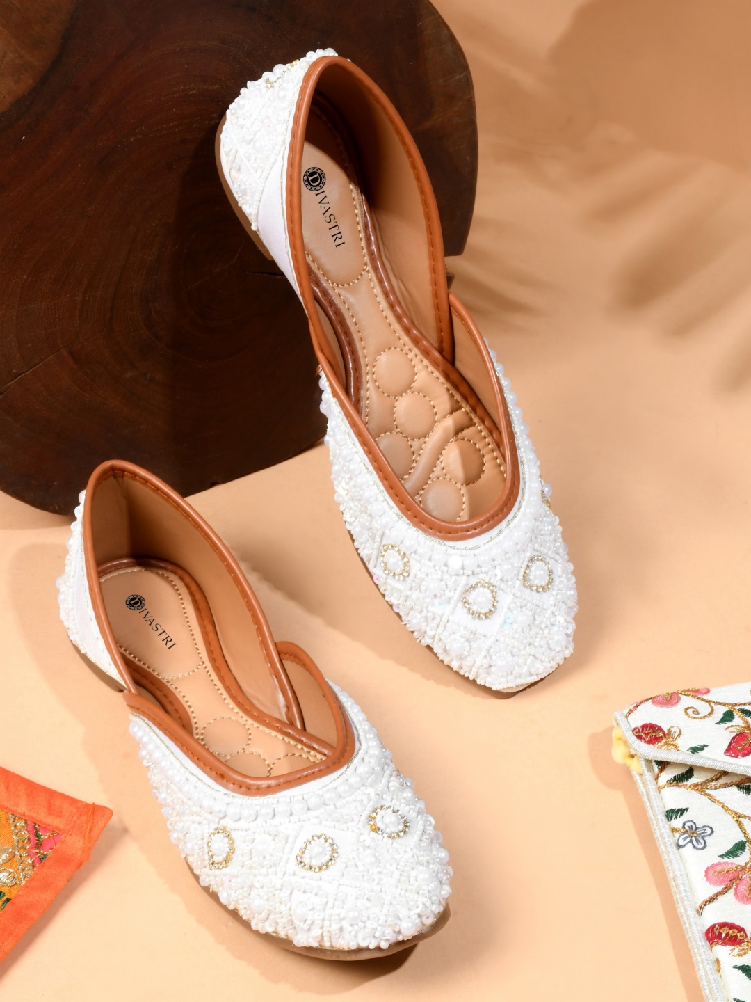 

DIVASTRI Women Ethnic Ballerinas Flats, White